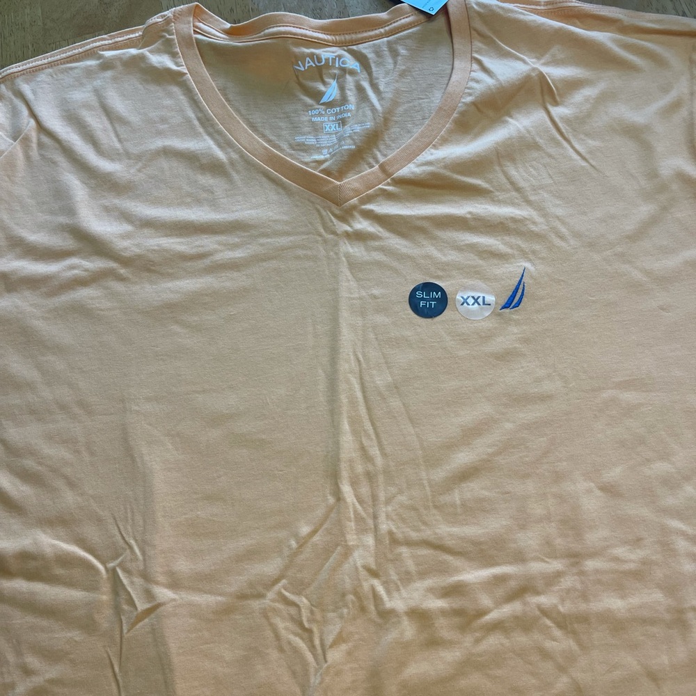 NWT men’s XXL VNeck Nautica tshirt